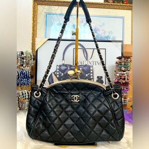 Beautiful Korean Black Quilted Shoulder Bag with Extra Large Kiss-lock Closure